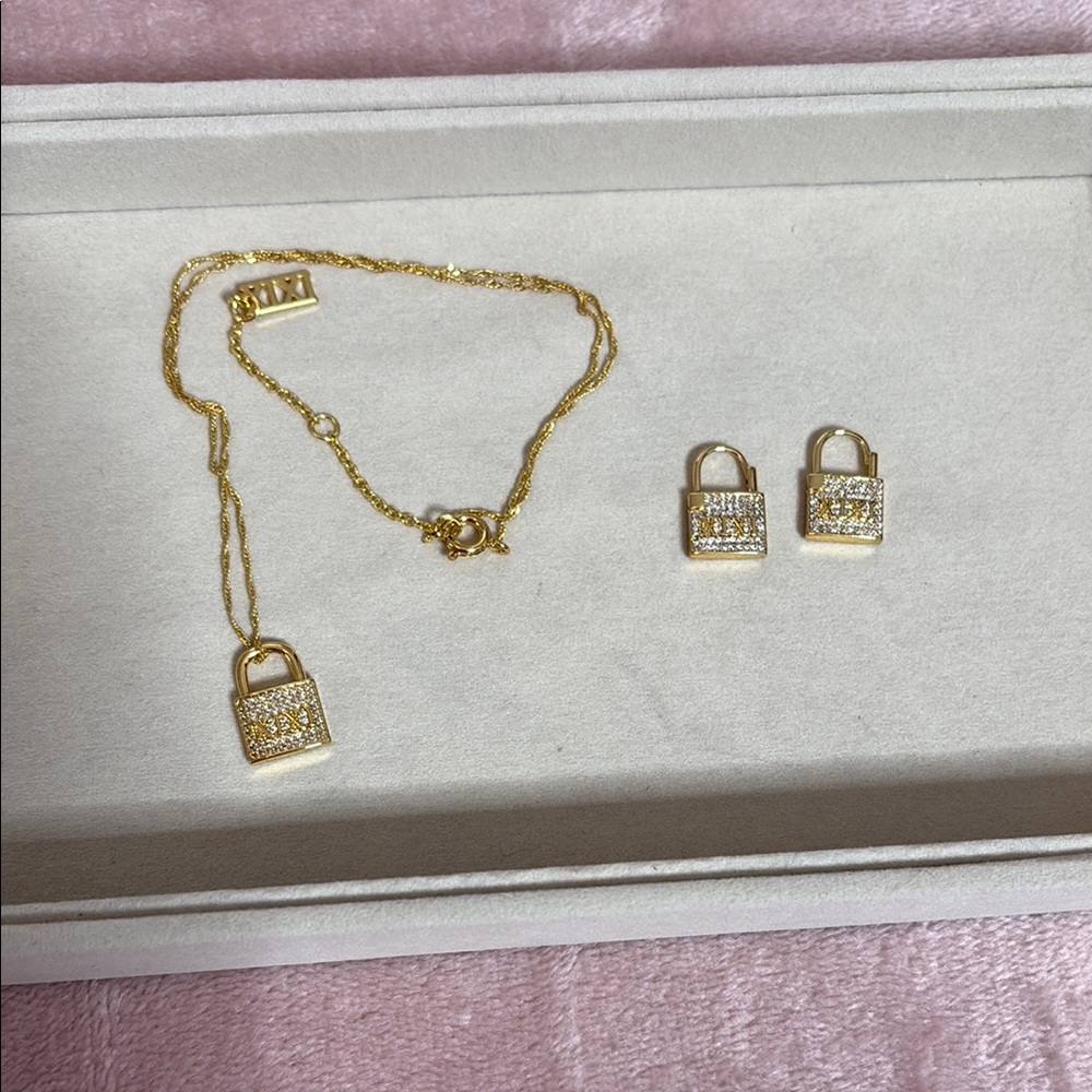 XIXI Elegant Gold Jewelry Set with Padlock Design